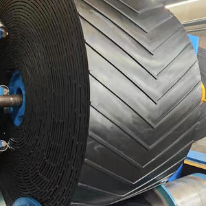 Toptan özel balıksırtı desen kauçuk konveyör bant kaymaz aşınmaya dayanıklı ısıya dayanıklı gıda içecek fabrikası iç<span class=keywords><strong>in</strong></span> kullanılan - Product Image 2