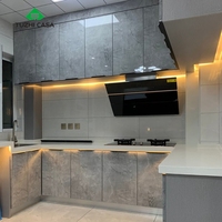 TUZHI Cuisine modulaire en bois brun laqué gris brillant, prête à assembler (RTA), avec plan de travail en quartz et robinet