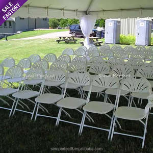 كرسي ولائم للمناسبات عالي الجودة كرسي أبيض بلاستيكي قابل للطي - Product Image 1