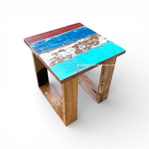 La table basse CT Soka présente un design en bois antique durable et multicolore, mesurant 45x45x45 cm, parfaite pour un charme vintage. - Product Image 1