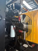 Compresseur d'air lourd de 900 CFM à 2 étages, 16 bars, monté sur remorque à 4 roues, pour l'excavation de tunnels souterrains