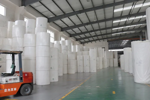 กระดาษเช็ดปากแบบม้วนจัมโบ้ม้วนกระดาษเช็ดปากแบบม้วนกระดาษเช็ดปากแบบเปียกดูดซับ55-85gsm สีขาว - Product Image 5