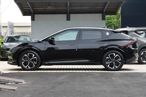 <span class=keywords><strong>Kia</strong></span> <span class=keywords><strong>EV6</strong></span> <span class=keywords><strong>2023</strong></span> <span class=keywords><strong>GT</strong></span>-<span class=keywords><strong>Line</strong></span> FWD Crossover électrique avec une autonomie de 601-700 km et une puissance de 150-200 kW - Product Image 5
