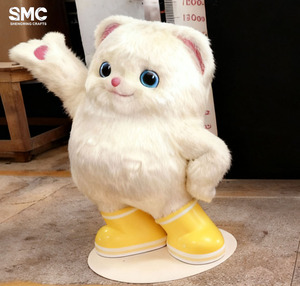 Скульптура из стекловолокна на заказ от SMC: плюшевый пингвин-космонавт для автомобиля, креативная уличная статуя для сада и парка - Product Image 6