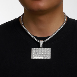 Collares Pesados Personalizados Grandes de Hip Hop Estilo Iced Out con Colgante de Tarjeta de Crédito de Punzón y Cadena Cubana para Disfraces de Hombre - Product Image 3