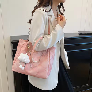 Nouveau sac fourre-tout décontracté pour femme en PU avec fermeture éclair et doublure en polyester, idéal pour un usage quotidien, personnalisé, simple, tendance, rétro, grande capacité - Product Image 5