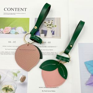 Llavero de coche de piel estilo INS color melocotón, con espacio para monedas y tarjetas de acceso, bonito accesorio para bolso y llaves. - Product Image 1
