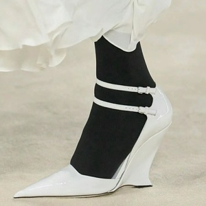 Sandales sexy à bout pointu et double bride cheville pour femme, en cuir verni imprimé léopard, talons compensés hauts, escarpins d'été - Product Image 2