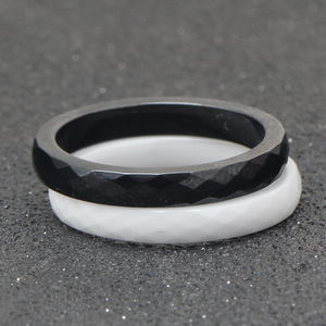 Bagues en céramique noires et blanches de 3 mm de large, motif diamant à facettes, bijoux de mariage unisexes - Product Image 2