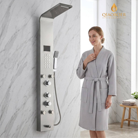 Panneau de douche mural élégant en acier inoxydable de qualité supérieure avec affichage LED de la température et jets de massage corporel pour salle de bain d'hôtel haut de gamme