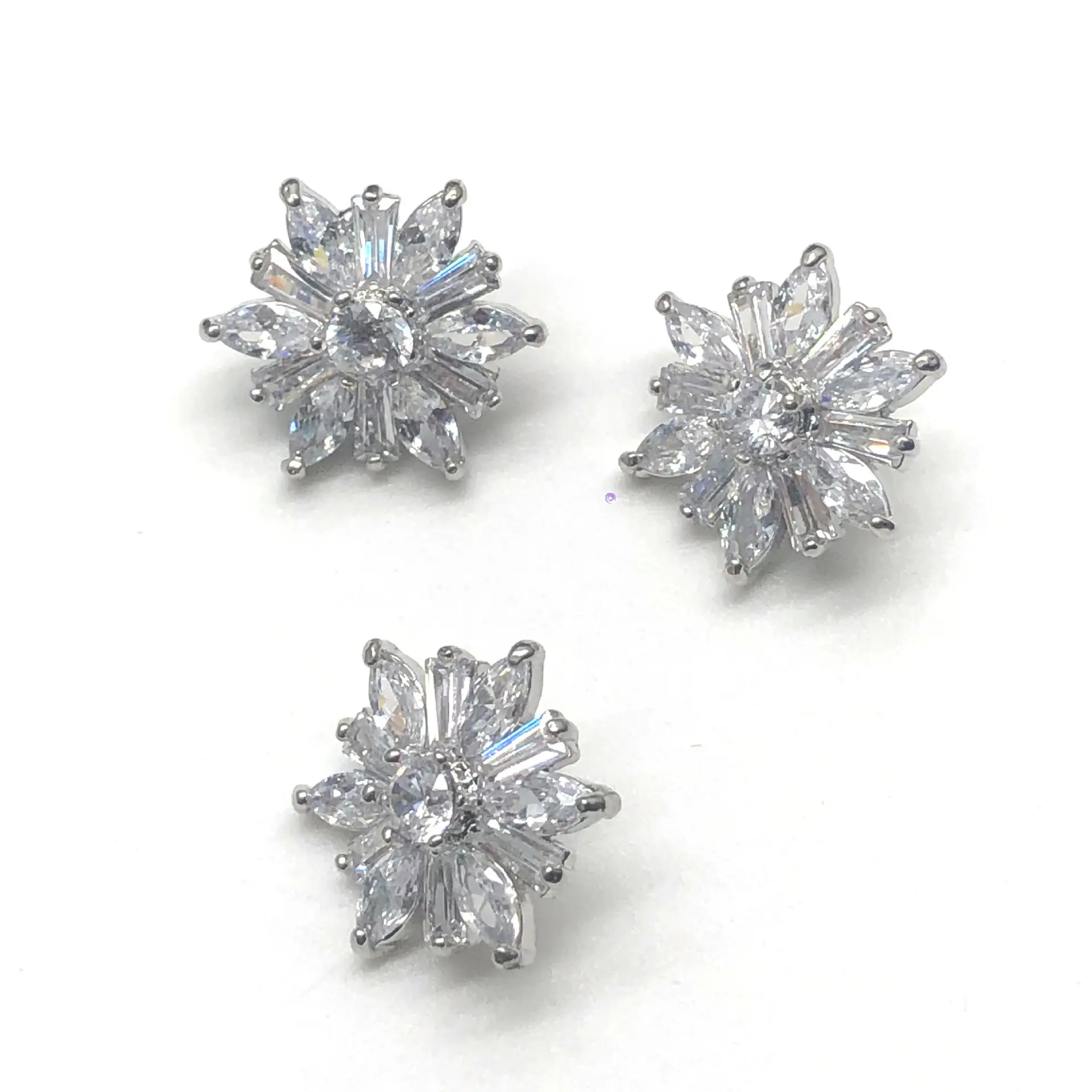Kristal Rhinestone elmas ayçiçeği bezemeler ZirconButtons dikmek düğmeleri Diy dekorasyon için giysi konfeksiyon giyim