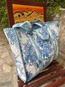 Sac fourre-tout matelassé en coton, fabriqué à la main en Inde, en tissu imprimé au bloc, sac à bandoulière pour voyage et shopping - Product Image 2