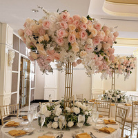 Hochzeits-Tischdekoration in Rosa mit Künstlichen Rosen als Blumen-Centerpiece für Empfangsfeiern und Tischdekoration im Großhandel