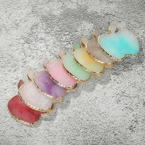 Paleta de colores creativa para pintar uñas DIY, tablero de exhibición con forma de manzana y borde dorado, con soporte de plástico tipo mango para uso estético. - Product Image 3