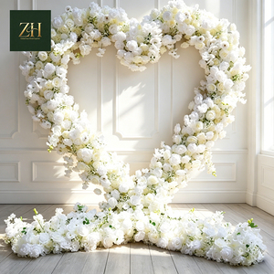 Arco Floreale a Forma di Cuore con Rose Rosse Bordeaux per Decorazione di Palchi e Feste Nuziali - Product Image 5
