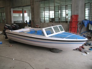 Yate Deportivo <span class=keywords><strong>de</strong></span> Fibra <span class=keywords><strong>de</strong></span> Vidrio para 8 Pasajeros con Motor Fuera <span class=keywords><strong>de</strong></span> Borda <span class=keywords><strong>de</strong></span> <span class=keywords><strong>Gasolina</strong></span> y Control Remoto para Pesca y Turismo - Product Image 5