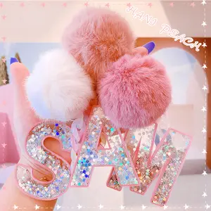 Moda ponpon kirpi topu Glitter anahtarlık reçine gökkuşağı renkli pullu peluş topu takılar İngilizce mektup anahtarlık