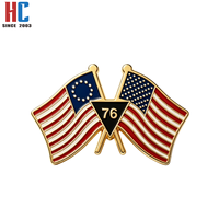 Broche en émail personnalisable plaquée or moderne, motif drapeau doublement croisé en métal, pour 13 Star Bennington 76, fabrication sur mesure depuis 20 ans