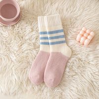 Chaussettes d'hiver en tissu éponge pour femmes, chaussettes thermiques épaisses mi-mollet, chaussettes mignonnes pour filles, fabrication sur mesure OEM, vente en gros