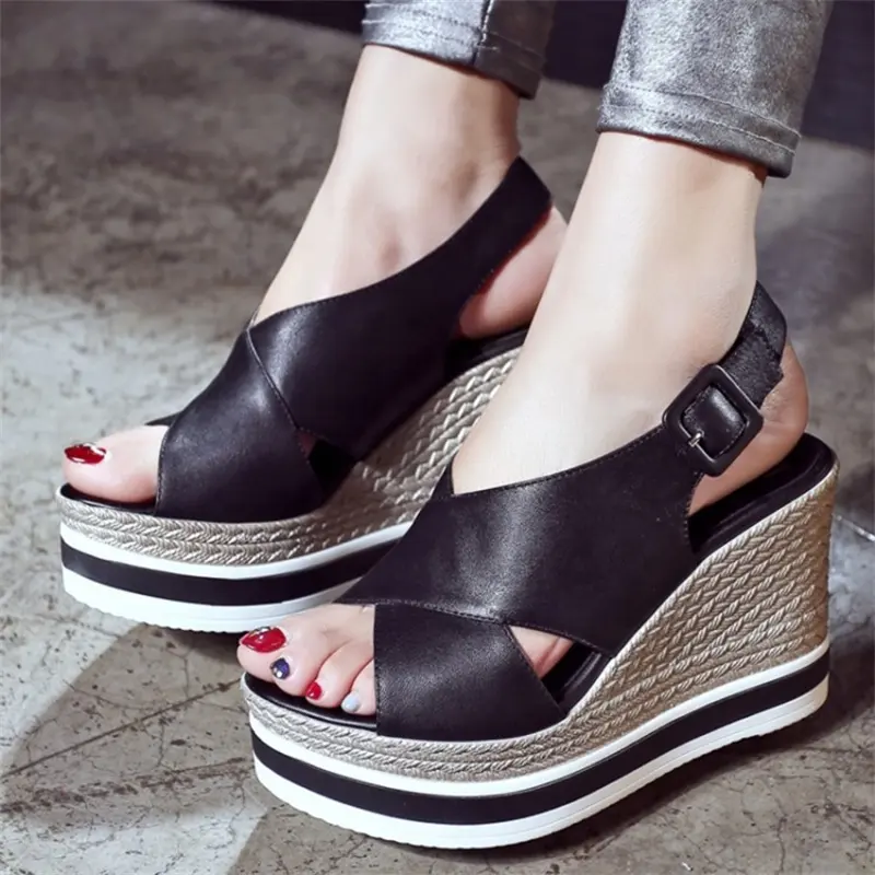 2024 mùa hè thời trang khóa dây đeo nêm nền tảng Retro Peep Toe nữ bãi biển PU dép