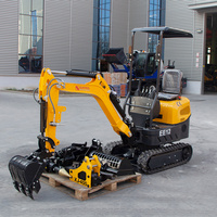 Mini-excavatrice sur chenilles de 1,2 tonne de haute qualité du Shandong avec châssis extensible et certification CE, fonctionnant comme une machine géante.