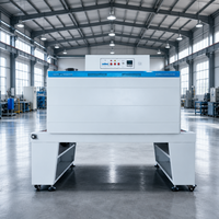 Machine d'emballage thermique à film rétractable de type rouleau, robuste et peu encombrante, pour une exploitation compacte en entrepôt