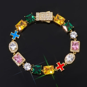 Collana di Lusso Placcata Oro con Croce Smaltata e Zirconia Colorata, con Catena a Maglie con Gemme Arcobaleno Vibranti per Donne Eleganti - Product Image 2