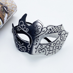 Nueva Máscara de Media Cara Estilo Veneciano Pintada con Polvo Dorado, Máscara de Ojos para Adultos, Accesorio de Fotografía para Halloween - Product Image 4