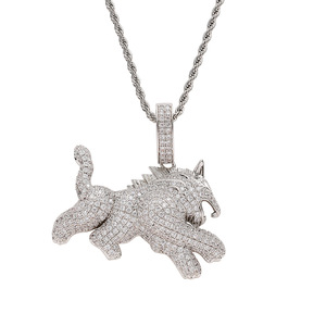 Collar de Lujo con Colgante de Bestia Mítica Brillante de Latón y Circones, Joyería de Moda con Encanto de Animal Saltando Místico - Product Image 1