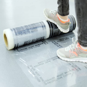 Film plastique <span class=keywords><strong>perforé</strong></span> PE souple pour tapis automobiles, 24 de large x 300 de long, vente chaude du fabricant, à retirer par le concessionnaire - Product Image 1