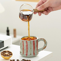 Tasse à café en grès de style japonais rétro, design vintage de luxe léger, motif graffiti, artisanale, vaisselle en céramique minimaliste