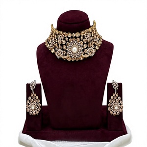 Parure Collier et Boucles d'Oreilles Fleur en Zircon Doré et Perles pour Femme, Bijoux Tendance pour Mariage, Fiançailles, Fête, en Laiton Plaqué Or - Product Image 2