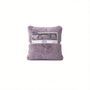 Coussin en fourrure Everest carré lilas, décoration douce pour la maison - Product Image 1