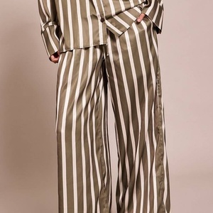 Ensemble deux pièces décontracté en satin rayé de haute qualité avec logo personnalisé OEM, pantalon droit taille haute, idéal pour l'été - Product Image 3