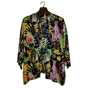 Robe Kimono Courte en Modal Premium, Imprimé Floral Multicolore, Douce et Fantaisie, Idéale pour les Vacances, Coupe Ample Naturelle - Product Image 4