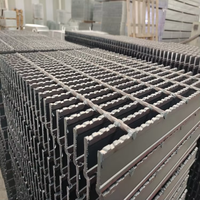 Marches d'escalier antidérapantes durables en acier inoxydable et acier au carbone composite pour sols extérieurs et systèmes de drainage de villas