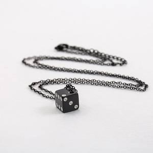 Collar con Colgante de Dados Unisex, Acero Inoxidable, Negro y Blanco, Cadena Cuadrada Geométrica, Joyería de Moda - Product Image 1