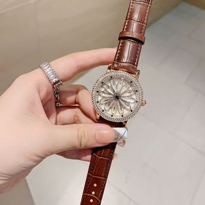 Reloj <span class=keywords><strong>de</strong></span> lujo para mujer con cristales Daisy |   Logotipo Personalizado Disponible |   Directo <span class=keywords><strong>de</strong></span> Fábrica <span class=keywords><strong>de</strong></span> VVS/PPF/C |   Reloj <span class=keywords><strong>de</strong></span> pulsera <span class=keywords><strong>de</strong></span> cuarzo para fiesta - Product Image 1