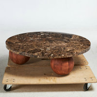 Salon de luxe déco poussiéreuse ronde Emperador marbre canapé Table en bois de hêtre base boule plateau en pierre naturelle table basse faite à la main