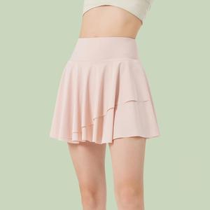 Jupe de tennis mini évasée à volants superposés taille haute pour femme, avec poches latérales et short intégré, séchage rapide, idéale pour le yoga et le golf - Product Image 1