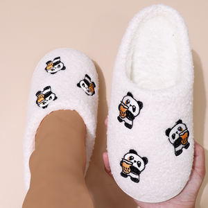 Nouvelles pantoufles en TPR pour femmes, design élégant, pantoufles en peluche pour femmes avec assurance qualité - Product Image 1