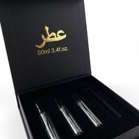 Boîte à parfum magnétique noire personnalisée de luxe, recyclable, en papier rigide certifié, avec insert pour 3 flacons vaporisateurs, finition dorée mate.