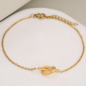 Nouvel ensemble de bijoux minimaliste en forme de nœud de cœur - Collier, bracelet et boucles d'oreilles en acier inoxydable, collection assortie de trois pièces - Product Image 4