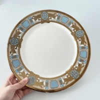 Assiettes en céramique de luxe opulentes dorées et multicolores, vaisselle haut de gamme pour mariages du Moyen-Orient, fêtes et usage domestique