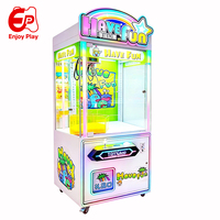 Machine à poupées commerciale à fort rendement avec accepteur de billets, modèle en acrylique et métal, pour un divertissement optimal dans les salles de jeux d'arcade