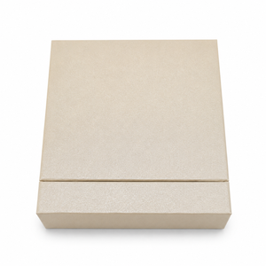 Caja de joyería de lujo ecológica con forro de satén rosa, logotipo dorado en relieve, para pulseras, anillos y regalos. - Product Image 2