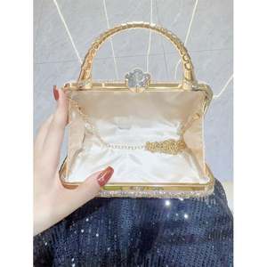 Bolsa de Mão em Forma de Coração com Strass para Mulheres, Bolsa de Noite Dourada com Cristais - Product Image 2