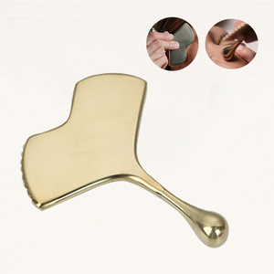 Ensemble de masseur gua sha en forme d'éventail de luxe avancé et léger beauté du visage lifting du visage outil de massage par <span class=keywords><strong>grattage</strong></span> en métal Gua sha <span class=keywords><strong>personnalisé</strong></span> - Product Image 2