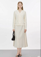 Ensemble élégant pour femmes, cardigan en tricot à col en V avec broderie et strass, pull en tricot blanc crème de luxe, jupe midi, tenue deux pièces pour femmes