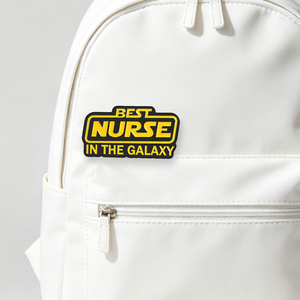 Pin de esmalte 'Mejor Enfermera de la Galaxia' con inspiración de <span class=keywords><strong>película</strong></span> de ciencia ficción retro, broche para el personal médico, insignia para mochila y solapa, regalos de joyería - Product Image 1